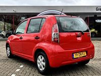Occasion Daihatsu Sirion 69 PK (50 kW) 2008 Rood (metallic) Hatchback
