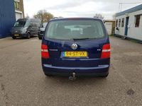 tweedehands VW Touran 1.6-16V FSI Business navigatie/ airco/trekhaak