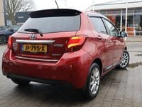 Occasion Toyota Yaris Hybrid Edition 100 PK (73 kW) 2016 Rood Hatchback