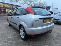 Occasion Ford Focus Trend 101 PK (74 kW) 2000 Grijs Hatchback