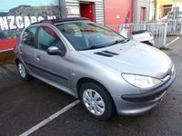 tweedehands Peugeot 206 1.6,ZUINIG! 5 deurs, trekhaak,schuifdak,etc.