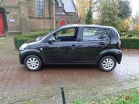 Occasion Daihatsu Sirion 91 PK (66 kW) 2011 Zwart Hatchback