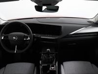 tweedehands Opel Astra 1.2 Elegance 17 inch LM velgen Navigatie Camera LED Parkeersensoren voor + Achter AGR-Bestuurdersstoel Climate Control