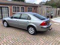 tweedehands Ford Mondeo 2.0-16V Futura automaat