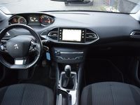 tweedehands Peugeot 308 1.2 PureTech Active Cruise, Trekhaak, PDC, Navi