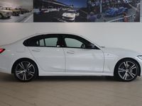 tweedehands BMW 330 3-SERIE Sedan i M-Sportpakket / Comfort Access / Elektr. verstelbare voorstoelen / Variable Sport Steering