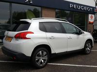tweedehands Peugeot 2008 1.2 PureTech 110pk Allure Navigatie | Cruise & Climate control | Parkeersensoren | Panoramadak | Bluetooth | LM-velgen | Middenarmsteun