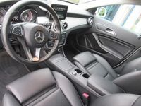 tweedehands Mercedes GLA180 Ambition 123 PK Automaat / Bi-Xenon / Leder / App