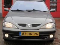 Occasion Renault Mégane 107 PK (78 kW) 2001 Grijs, metallic lak Sedan