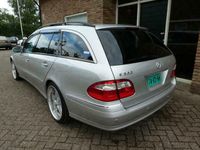 Occasion Mercedes E500 Avantgarde 306 PK (225 kW) 2005 Grijs, metallic lak Stationwagen