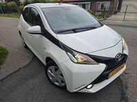 Occasion Toyota Aygo X-play 69 PK (50 kW) 2016 Wit Hatchback
