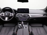 tweedehands BMW 530 5 Serie Touring i High Executive | M Sportpakket | Adaptief onderstel | Comfort Access | Glazen panoramadak | Comfortstoelen voor | High-beam assistant | Laserlight | Head-Up Display | Comfort telefoonvoorbereiding m