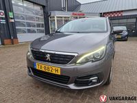 tweedehands Peugeot 308 1.2 pbleu l met trekhaak / panodak