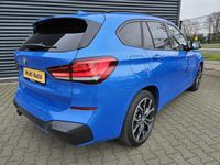 tweedehands BMW X1 xDrive25e M Sport Plug In Hybrid PHEV | Panodak | Trekhaak Afn. | Adaptive Cruise | Harman Kardon | 19"L.M | Head Up | Camera | Stuurverwarming | Apple Carplay |
