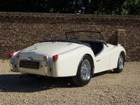 tweedehands Triumph TR3 Restored condition, Frame-off restoration in 2007-2011, All technical parts have been overhauled, Sophisticated "classic" color combination - Old English White over dark blue, Well documented with photos and invoices, Very well maintained afte