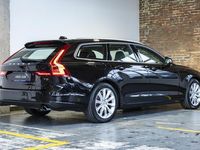 tweedehands Volvo V90 T5 Automaat Momentum | Lederen bekleding | Stoelverwarming | Parkeercamera | Parkeersensoren voor + achter | Apple carplay/ Android auto | elektrisch bedienbare achterklep | BLIS |