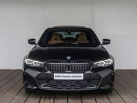 tweedehands BMW 320 3-SERIE i M Sportpakket / Achteruitrijcamera / Elektrisch verwarmde voorstoelen / Elektrisch bediend glazen schuif-/kanteldak /