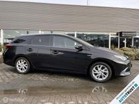 tweedehands Toyota Auris Touring Sports 1.8 Hybrid Business Pro I Pano I Trekhaak