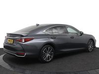 Occasion Lexus ES300H Business Edition 218 PK (160 kW) 2023 Grijs (metallic) Sedan