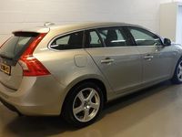 tweedehands Volvo V60 1.6 T3 Momentum /Ecc/Cruise/ Xenon/ BT/ Trekhaak/ 2011