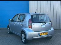 Occasion Daihatsu Sirion 87 PK (63 kW) 2005 Grijs Hatchback