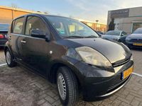Occasion Daihatsu Sirion 87 PK (63 kW) 2006 Zwart Hatchback