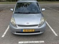 Occasion Daihatsu Sirion 87 PK (63 kW) 2005 Grijs Hatchback