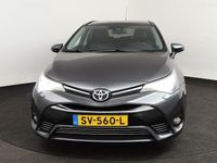 Occasion Toyota Avensis Executive 147 PK (108 kW) 2017 Grijs Stationwagen
