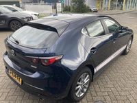 tweedehands Mazda 3 HB 2.0 e-SkyActiv-G 122 Comfort + Leder , Demovoordeel ¤ 5.490,-, Leder, Navi, Apple Carplay, Clima, Adap.Cruise, HUD, LMV 16 Inch, Camera, Stuur/Stoelverwarming