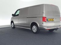 tweedehands VW Transporter 2.0 TDI 150pk DSG L2H1 Highline Trekhaak Camera Navigatie Parkeersensoren