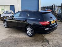 tweedehands Mercedes 200 C-KLASSE EstateCDI AUTOMAAT Premium, AIRCO(CLIMA), CRUISE CONTROL, PARKEERSENSOREN, STOELVERWARMING, GROOT NAVIGATIE-MULTIMEDIA, ISOFIX, LED-KOPLAMPEN, CENT-VERGRENDELING, LM-VELGEN, 2E EIGENAAR