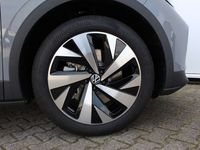 tweedehands VW ID4 77kWh Pro - kleur Moonstone Grey + Zwart dak