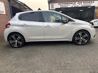 Occasion Peugeot 208 GT-line 110 PK (80 kW) 2018 Wit Hatchback