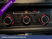 tweedehands VW Transporter 2.0 TDI L2H1 inrichting Euro6 Airco | Trekhaak | Cruisecontrol | Dakdragers Parkeersensoren, Bijrijdersbank