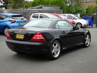 tweedehands Mercedes SLK320 Special Edition AMG uitgevoerd, automaat, airco, licht metalen velgen, V6, lederen bekleding, enz.