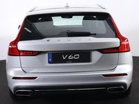 tweedehands Volvo V60 B3 Inscription - IntelliSafe Assist & Surround - Parkeercamera achter - Verwarmde voorstoelen & stuur - Parkeersensoren voor & achter - Elektr. bedienb. bestuurdersstoel met geheugen - Elektr. inklapbare trekhaak - 18' LMV