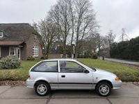 Occasion Suzuki Swift 53 PK (38 kW) 2002 Grijs (metallic) Hatchback
