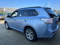 tweedehands Mitsubishi Outlander 2.0 PHEV Instyle met elec. schuifdak en leer en navigatie en bluetooth telefoon / media en parkeercamera