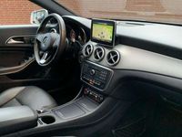 tweedehands Mercedes CLA220 Shooting Brake 220D Amg autm Led Navi Leer Pdc 2 D