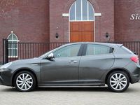 Occasion Alfa Romeo Giulietta Distinctive 170 PK (125 kW) 2013 Grijs Hatchback