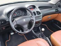 tweedehands Peugeot 206 CC 1.6-16V Roland Garros TOP NL auto Climate control, Elektrische cabrio dak, Lederen interieur, Elektrische ramen