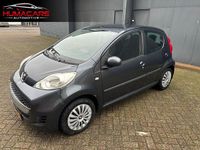 Occasion Peugeot 107 68 PK (50 kW) 2010 Grijs (metallic) Hatchback