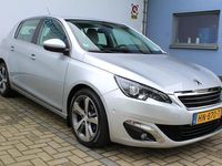 tweedehands Peugeot 308 1.2 PureTech Allure | Incl. 1 jaar Garantie | Cruise controle | Stoelmassage | Elektrisch verstelbare stoelen met geheugen | Achteruitrijcamera | Climate controle | Stoelverwarming | Parkeersensoren V+A | Navigatie | Xenon koplampen | Lederen