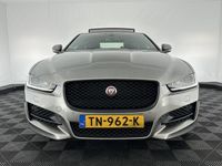 tweedehands Jaguar XE 2.0 Portfolio R-Sport-Pack Aut. *PANO | WINDOR-VOLLEDER | XENON | MERIDIAN-AUDIO | NAVI-FULLMAP | CAMERA | ECC | PDC | CRUISE | LANE-ASSIST | SPORT-SEATS | 19"ALU* *