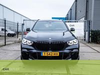 tweedehands BMW X5 xDrive45e High Executive M uitvoering HUD/B&W/Pano/Massagefuncties/Comfort acces/ BOMVOL! NW achterbanden/ Sky Lounge/ Stoelverwarming en ventilatie/Trekhaak/Clima Bekerh/Carbon performance ETC! Wegens fout (oliepomp) is complete motorblok verv