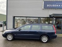 tweedehands Volvo V70 2.4 Comfort Line dealer o.h. Leer Schuifdak trekha