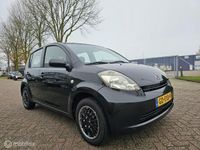 Occasion Daihatsu Sirion 69 PK (50 kW) 2005 Zwart Hatchback