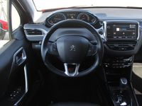 tweedehands Peugeot 2008 1.2 PureTech Allure Automaat | Incl 12 maanden garantie | Cruise | Stoelverwarming | Apple Carplay | Parkeersensoren | Lichtmetalen velgen | Airco | Navigatie | Luxe Allure uitvoering | Weinig kilometers! | APK tot 05-2025 | Dealer onderhoude