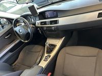 tweedehands BMW 318 3-SERIE i Business Line Nieuw motorblok | Climate control | Cruise control | Navigatie | Parkeersensoren | Bluetooth | 18 INCH M SPORT