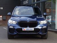 tweedehands BMW X5 xDrive40i M Sportpakket High Exe. Pano.Sky-Lounge Elek.Trekhaak Driv.Ass.Pro Laserlicht Head-up HiFi Live Cockpit Pro. Park.Plus 20" LM Velgen